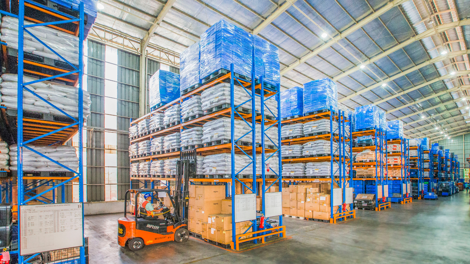 Cross docking warehouse operation
